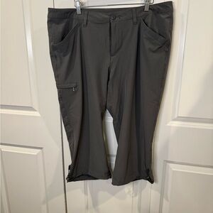 Eddie Bauer Rainer Travel Capris Size 16